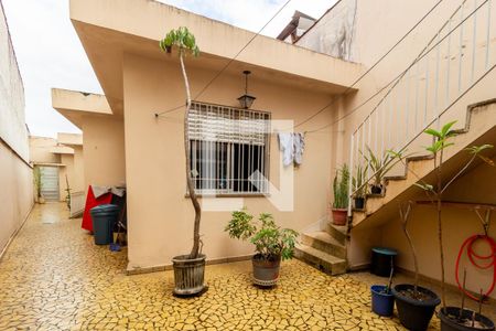 Casa à venda com 200m², 4 quartos e 6 vagas Casa à venda com 200m², 4 quartos e 6 vagasQuintal