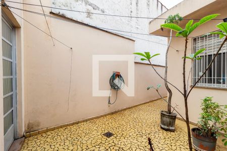 Casa à venda com 200m², 4 quartos e 6 vagas Casa à venda com 200m², 4 quartos e 6 vagasQuintal
