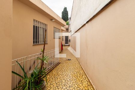 Casa à venda com 200m², 4 quartos e 6 vagas Casa à venda com 200m², 4 quartos e 6 vagasCorredor