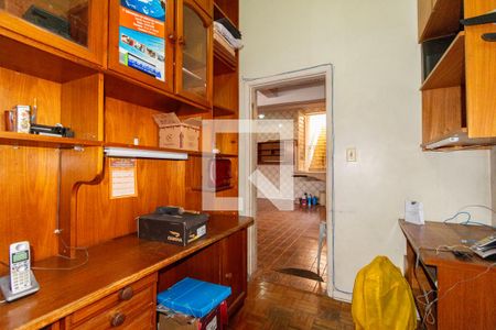 Casa à venda com 200m², 4 quartos e 6 vagas Casa à venda com 200m², 4 quartos e 6 vagasEscritório - Garagem