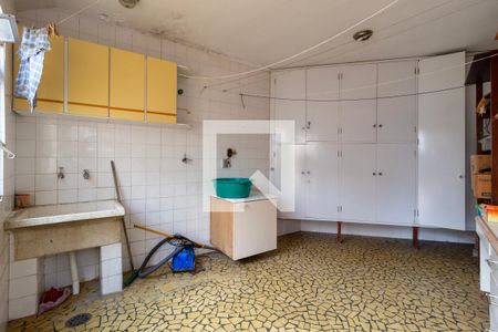 Casa à venda com 200m², 4 quartos e 6 vagas Casa à venda com 200m², 4 quartos e 6 vagasÁrea de Serviço