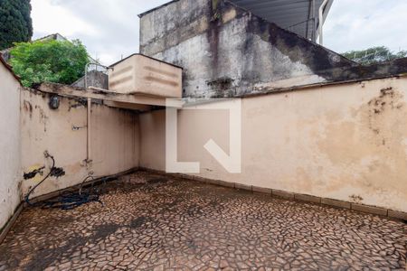 Casa à venda com 200m², 4 quartos e 6 vagas Casa à venda com 200m², 4 quartos e 6 vagasQuintal