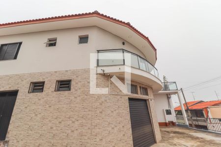 Casa à venda com 435m², 3 quartos e 2 vagas Casa à venda com 435m², 3 quartos e 2 vagasFachada