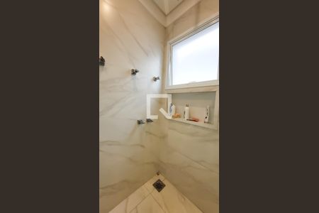 Casa de condomínio à venda com 329m², 4 quartos e 4 vagasBanheiro da suíte 1