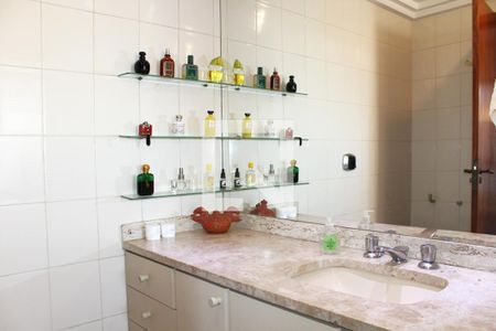 Apartamento à venda com 280m², 3 quartos e 4 vagasBanheiro da Suíte 3
