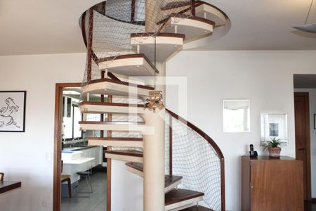 Apartamento à venda com 280m², 3 quartos e 4 vagasEscada para Cobertura