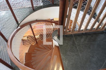 Apartamento à venda com 280m², 3 quartos e 4 vagasEscada