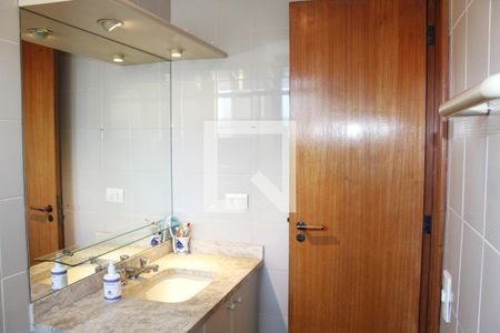 Apartamento à venda com 280m², 3 quartos e 4 vagasBanheiro da Suíte 2