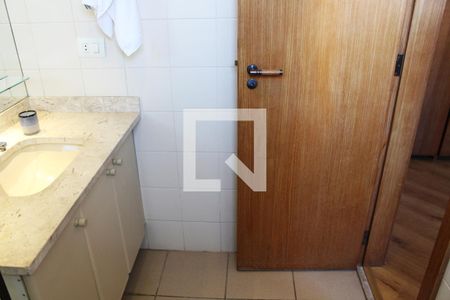 Apartamento à venda com 280m², 3 quartos e 4 vagasBanheiro da Suíte 1