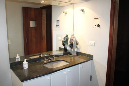 Apartamento à venda com 280m², 3 quartos e 4 vagasBanheiro na Cobertura