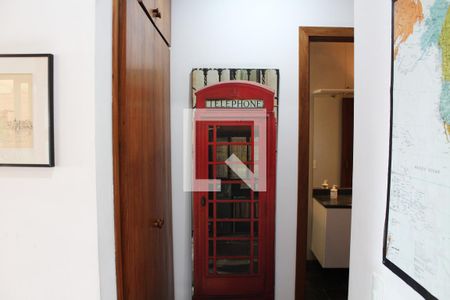 Apartamento à venda com 280m², 3 quartos e 4 vagasCorredor 