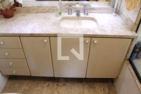 Apartamento à venda com 280m², 3 quartos e 4 vagasBanheiro da Suíte 3