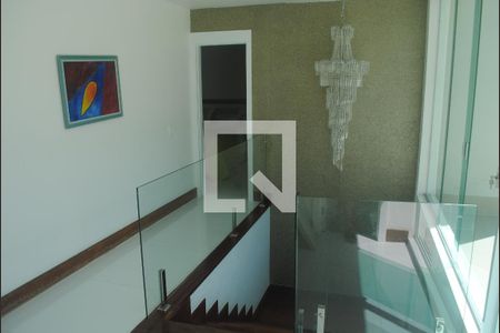 Casa para alugar com 400m², 4 quartos e 3 vagasEscada 