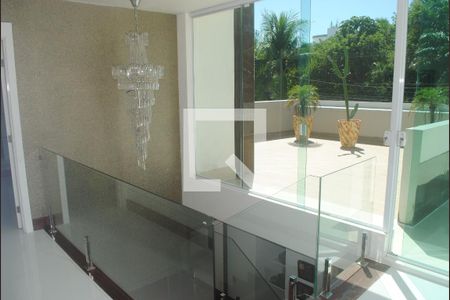 Casa para alugar com 400m², 4 quartos e 3 vagasDetalhes da Escada 