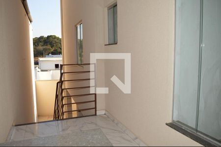 Casa à venda com 210m², 3 quartos e 2 vagasEscada para o quintal