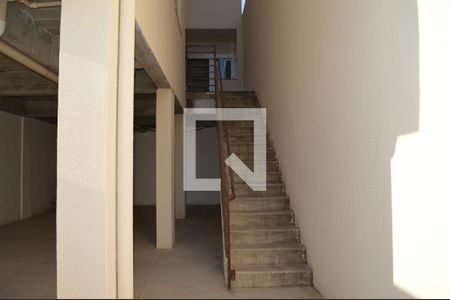 Casa à venda com 210m², 3 quartos e 2 vagasEscada para o quintal