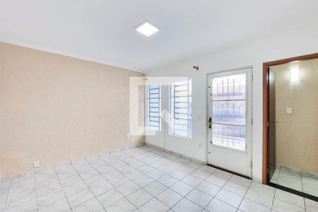Casa para alugar com 100m², 3 quartos e 2 vagasSala