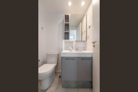 Banheiro Social de apartamento para alugar com 2 quartos, 69m² em Jardim das Acácias, São Paulo