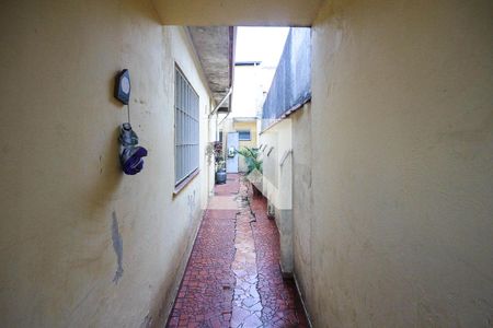 Casa à venda com 150m², 3 quartos e 8 vagas Casa à venda com 150m², 3 quartos e 8 vagasCorredor externo