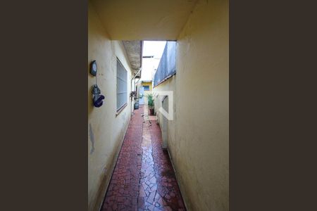 Casa à venda com 150m², 3 quartos e 8 vagas Casa à venda com 150m², 3 quartos e 8 vagasCorredor externo