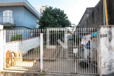 Casa à venda com 150m², 3 quartos e 8 vagas Casa à venda com 150m², 3 quartos e 8 vagasFachada