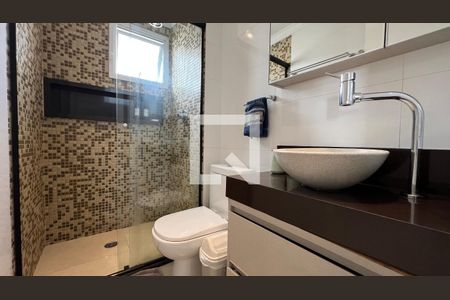 Apartamento à venda com 84m², 2 quartos e 2 vagasBanheiro da Suíte
