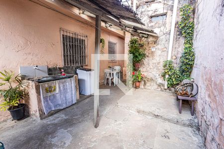 Casa à venda com 360m², 3 quartos e 2 vagas Casa à venda com 360m², 3 quartos e 2 vagasQuintal / area de serviço