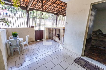 Casa à venda com 360m², 3 quartos e 2 vagas Casa à venda com 360m², 3 quartos e 2 vagasVaranda