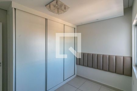 Quarto de apartamento para alugar com 2 quartos, 55m² em João Pinheiro, Belo Horizonte