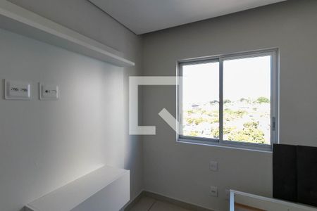 Quarto de apartamento para alugar com 2 quartos, 55m² em João Pinheiro, Belo Horizonte