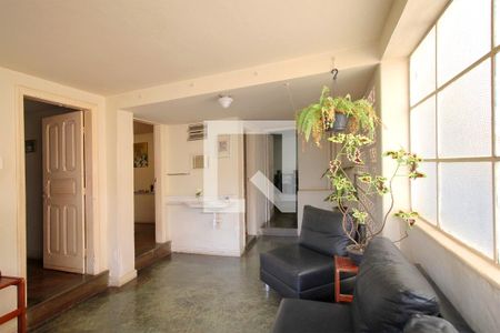 Casa à venda com 350m², 6 quartos e 2 vagasSala – Piso térreo