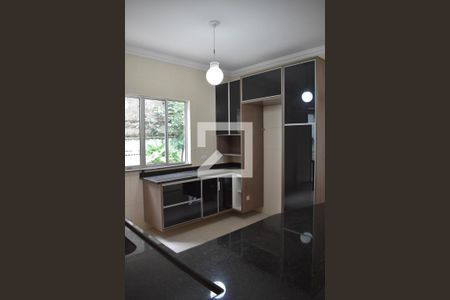 Casa de condomínio para alugar com 185m², 4 quartos e 2 vagasCozinha