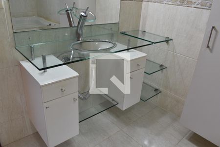 Casa de condomínio para alugar com 185m², 4 quartos e 2 vagasBanheiro Suíte