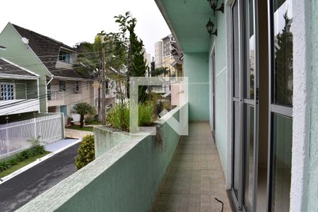 Casa de condomínio para alugar com 185m², 4 quartos e 2 vagasVaranda