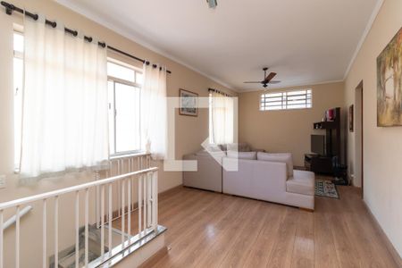 Casa à venda com 380m², 4 quartos e 2 vagasSala de TV
