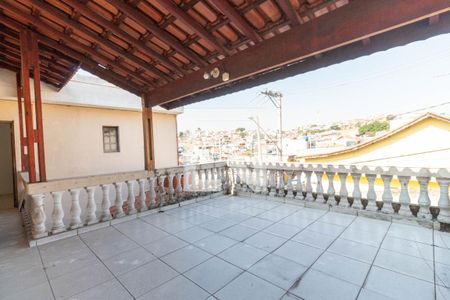 Casa à venda com 180m², 4 quartos e 2 vagasVaranda