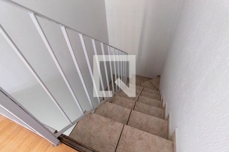 Casa à venda com 180m², 4 quartos e 2 vagasEscada