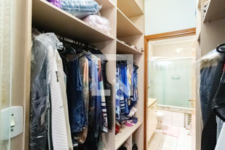 Casa à venda com 226m², 3 quartos e 3 vagasCloset da suíte