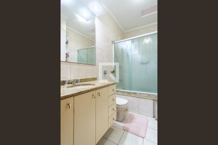 Casa à venda com 226m², 3 quartos e 3 vagasBanheiro da Suíte