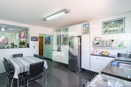 Casa à venda com 226m², 3 quartos e 3 vagasCozinha