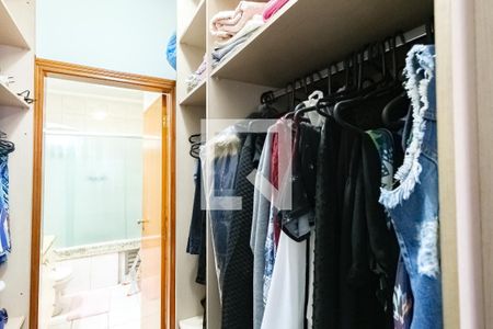 Casa à venda com 226m², 3 quartos e 3 vagasCloset da suíte