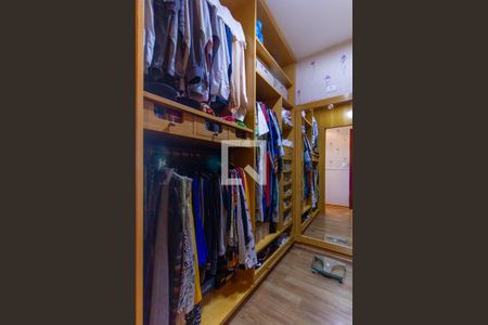 Apartamento à venda com 147m², 3 quartos e 2 vagas Apartamento à venda com 147m², 3 quartos e 2 vagasCloset da suíte 1