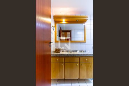 Apartamento à venda com 147m², 3 quartos e 2 vagas Apartamento à venda com 147m², 3 quartos e 2 vagasBanheiro da Suíte 2