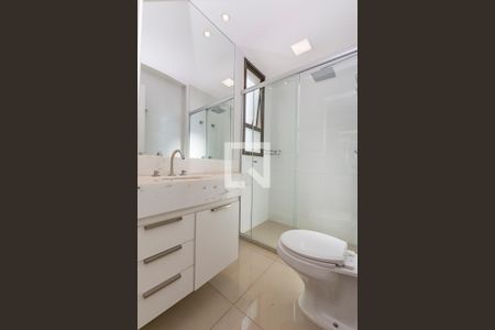 Apartamento para alugar com 55m², 1 quarto e 2 vagas Apartamento para alugar com 55m², 1 quarto e 2 vagasBanheiro da Suíte