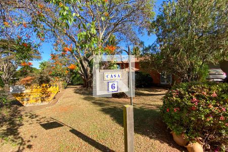 Casa de condomínio para alugar com 500m², 4 quartos e 2 vagasFachada