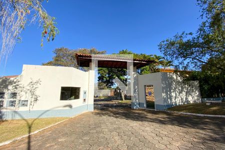 Casa de condomínio para alugar com 500m², 4 quartos e 2 vagasFachada