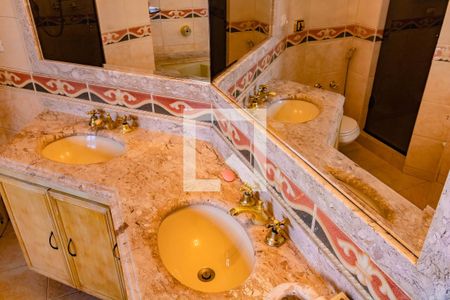 Casa à venda com 266m², 3 quartos e 3 vagasBanheiro