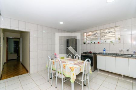 Casa à venda com 400m², 5 quartos e 2 vagas Casa à venda com 400m², 5 quartos e 2 vagasCozinha