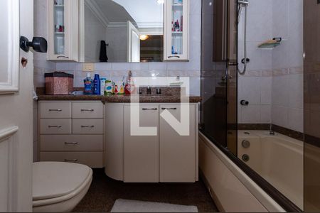 Apartamento à venda com 157m², 3 quartos e 3 vagas Apartamento à venda com 157m², 3 quartos e 3 vagasBanheiro do quarto 1 Suíte