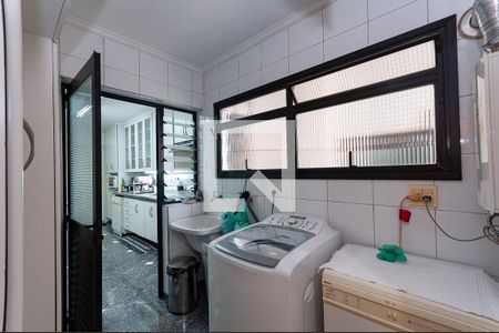 Apartamento à venda com 157m², 3 quartos e 3 vagas Apartamento à venda com 157m², 3 quartos e 3 vagasÁrea de Serviço